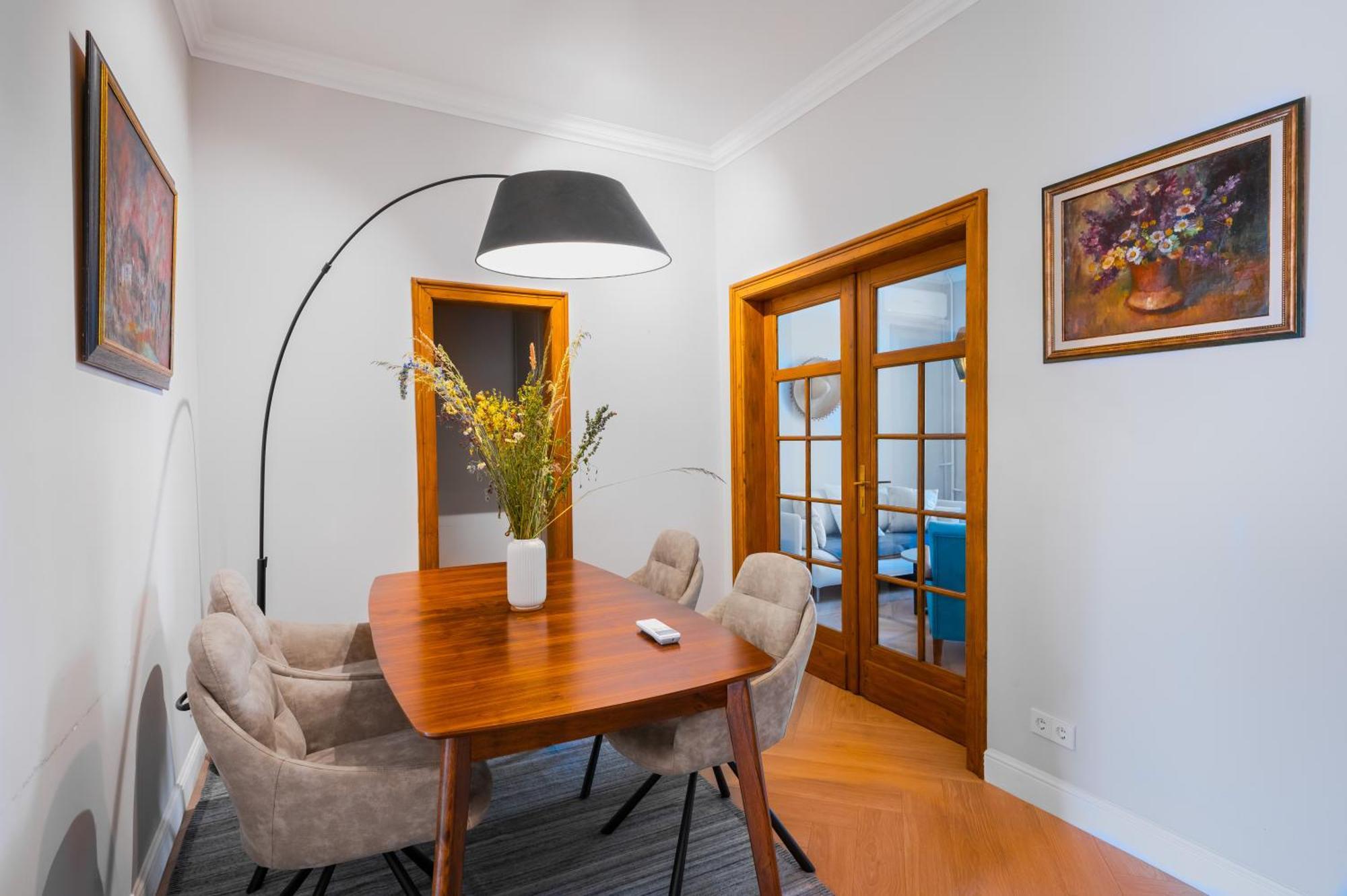 Апартаменти Cozy Heaven At Vitosha Blvd - - 2bdr Софія