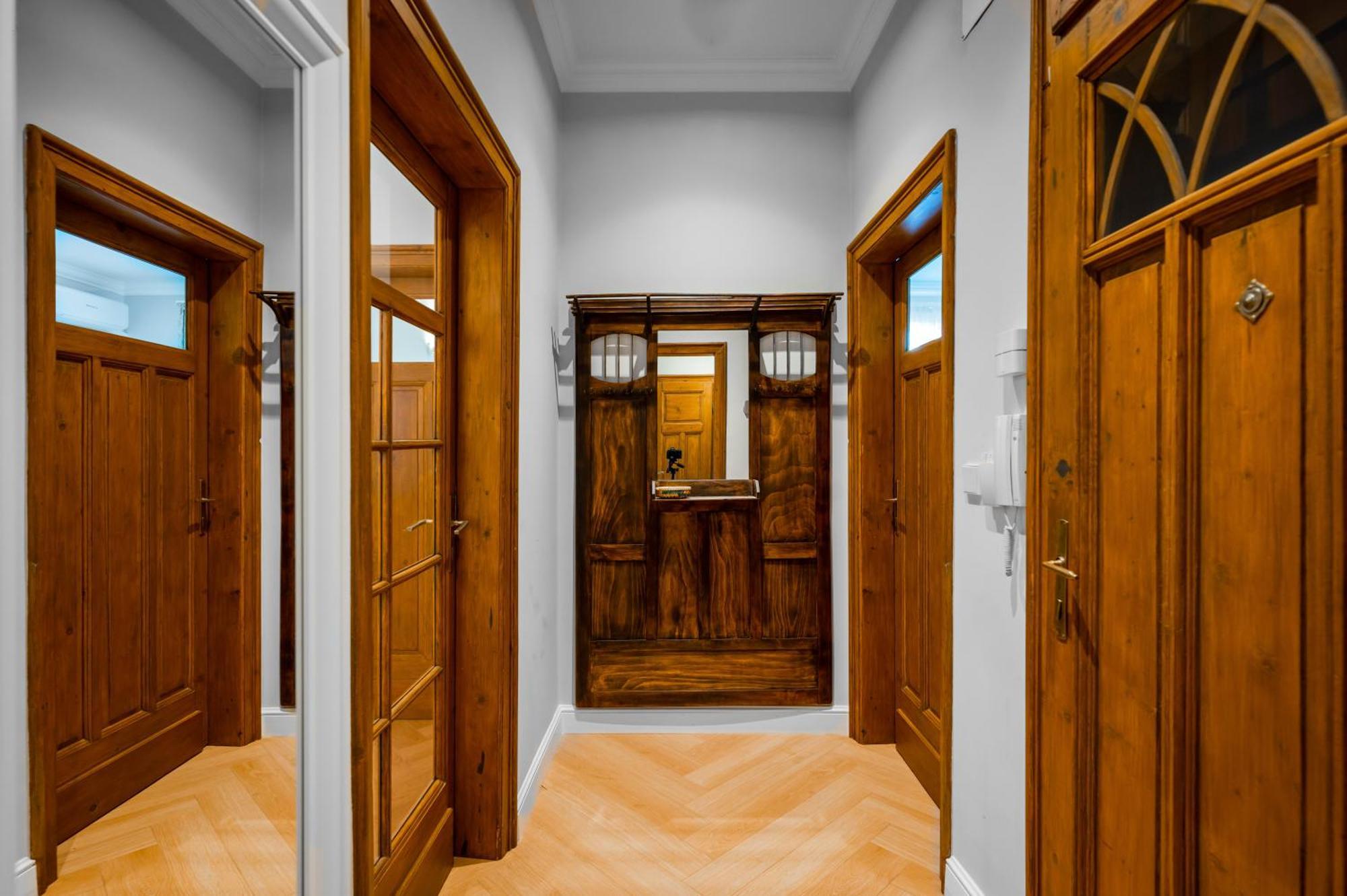 Апартаменти Cozy Heaven At Vitosha Blvd - - 2bdr Софія